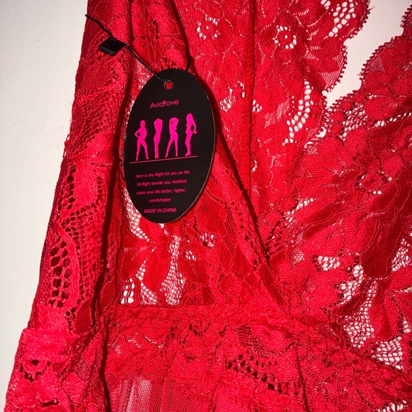 Elegant Red Lace Chemise - Picture 3 of 7